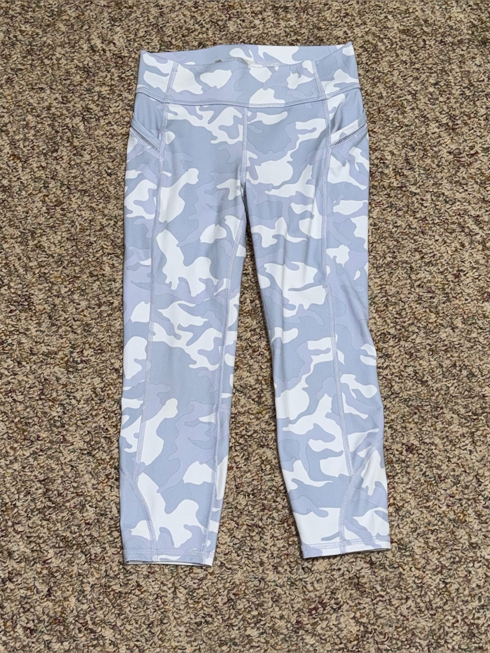 Girls' size large 10/12 leggings Light Gray & White Camo Active Capri Leggings